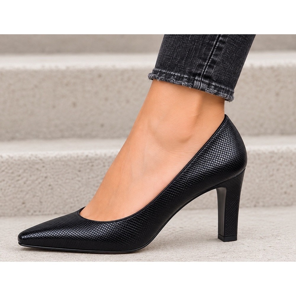 Stuart Weitzman Womens 90s Vintage Leather Slip On Heels Size 7B Black Textured